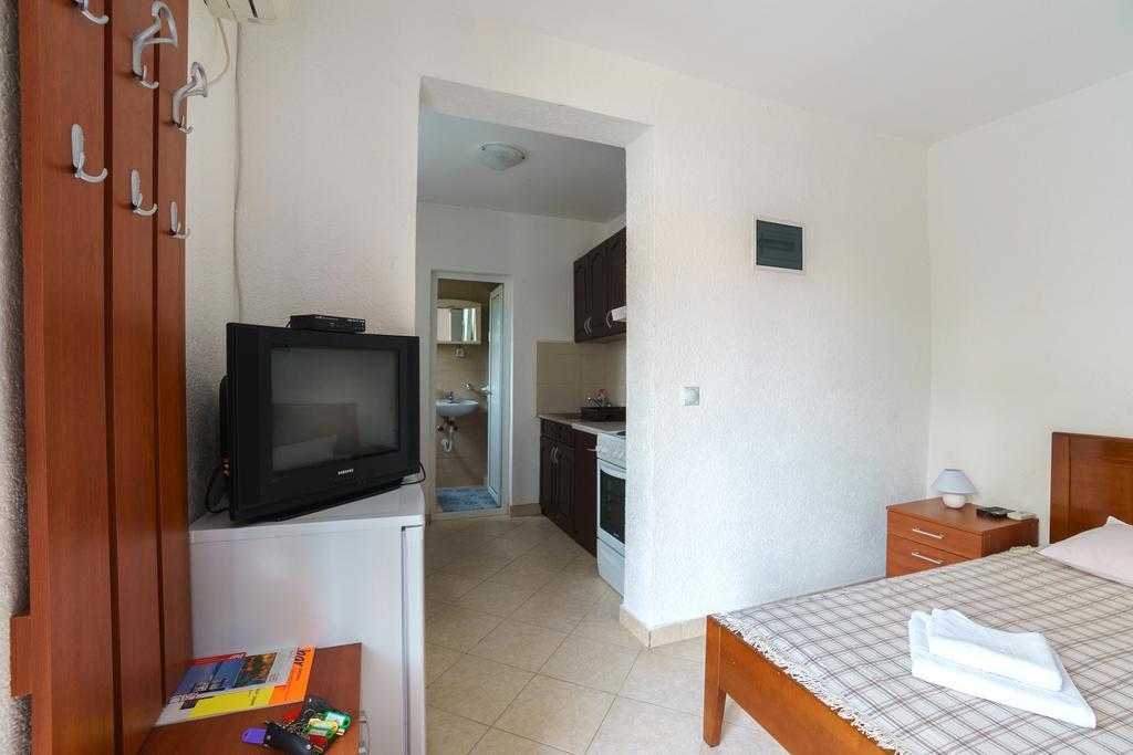 Apartments Lora Bar Bagian luar foto