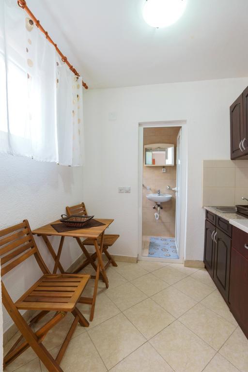 Apartments Lora Bar Bagian luar foto