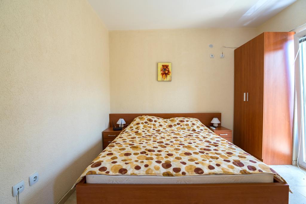 Apartments Lora Bar Bagian luar foto