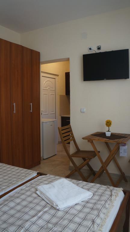 Apartments Lora Bar Bagian luar foto