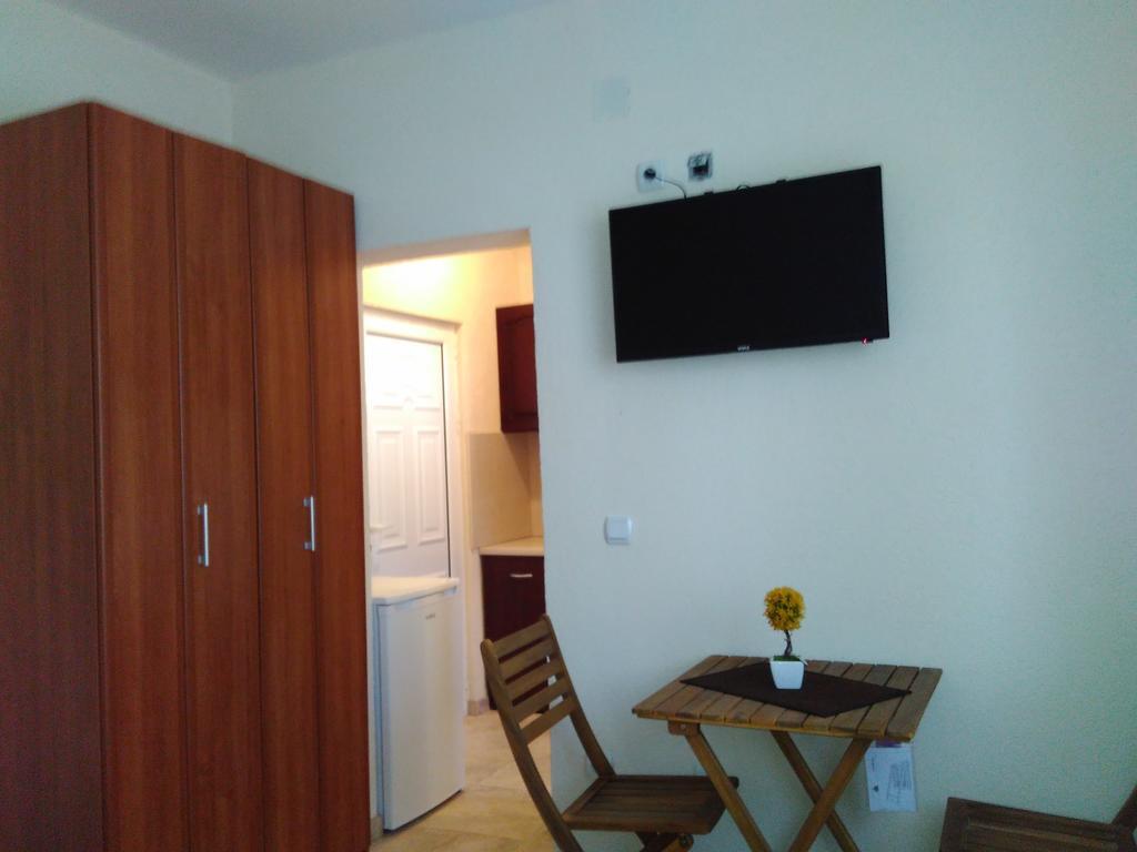 Apartments Lora Bar Bagian luar foto
