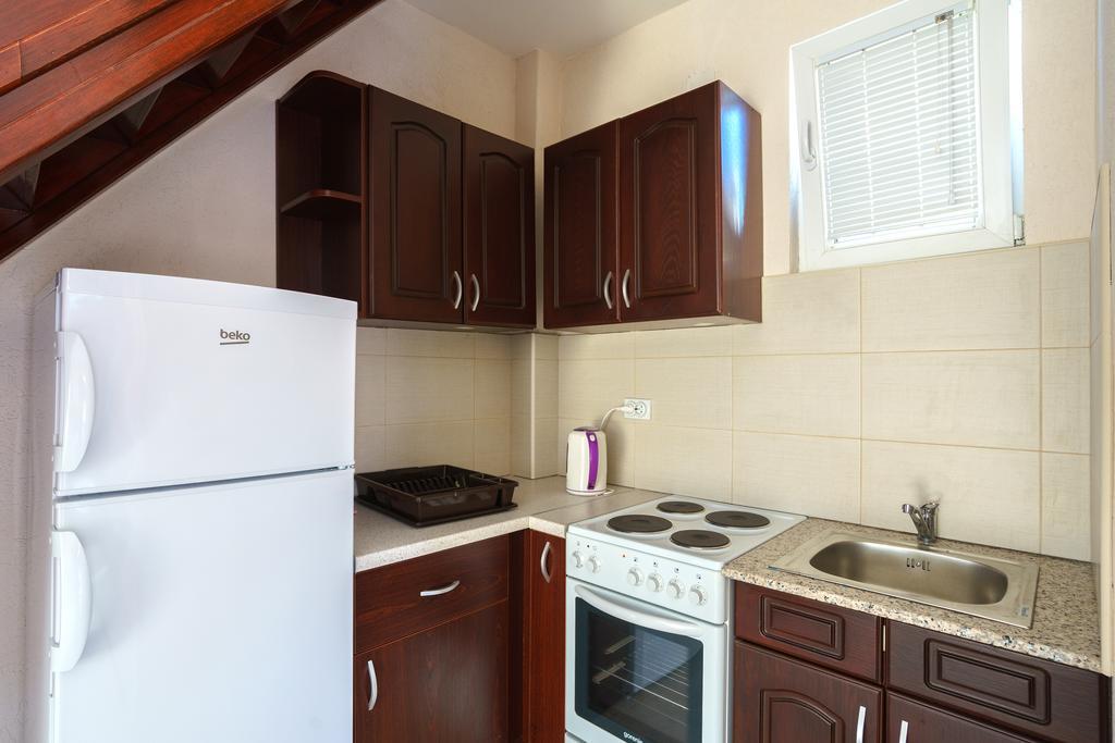 Apartments Lora Bar Bagian luar foto