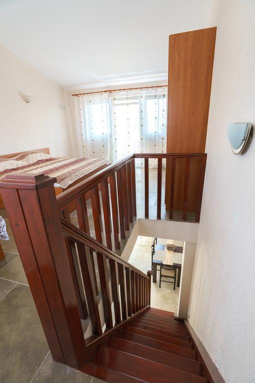 Apartments Lora Bar Bagian luar foto