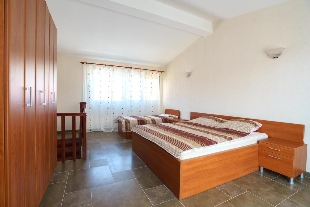 Apartments Lora Bar Bagian luar foto