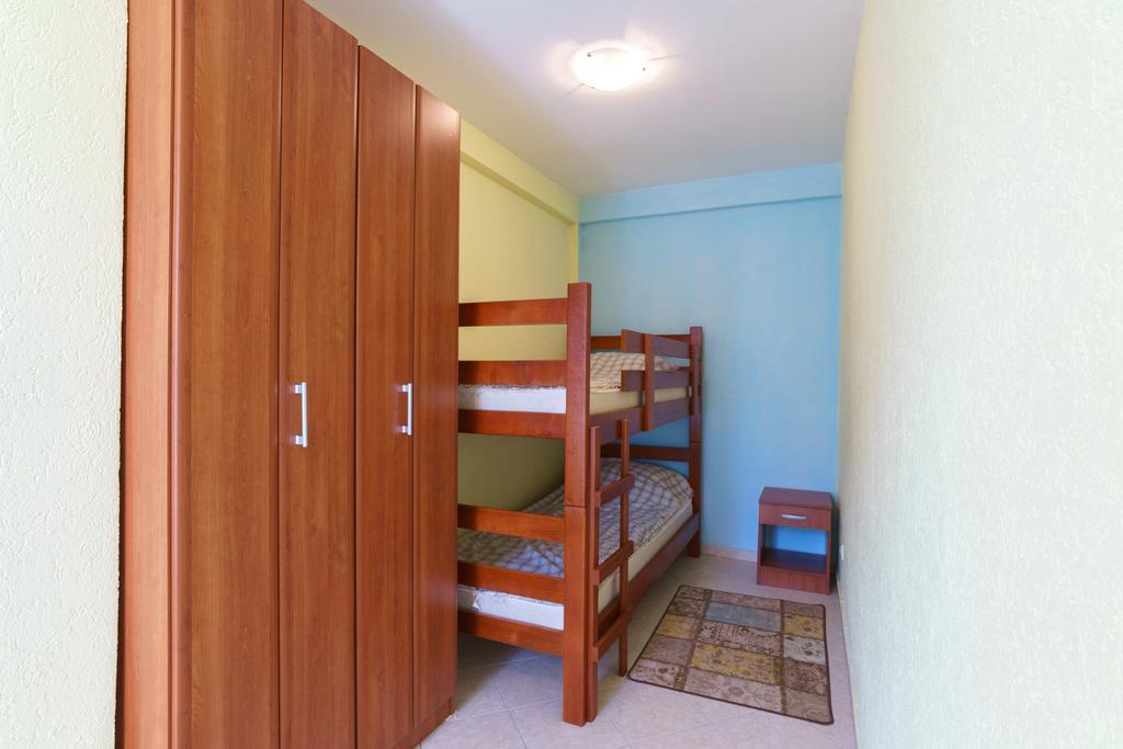 Apartments Lora Bar Bagian luar foto