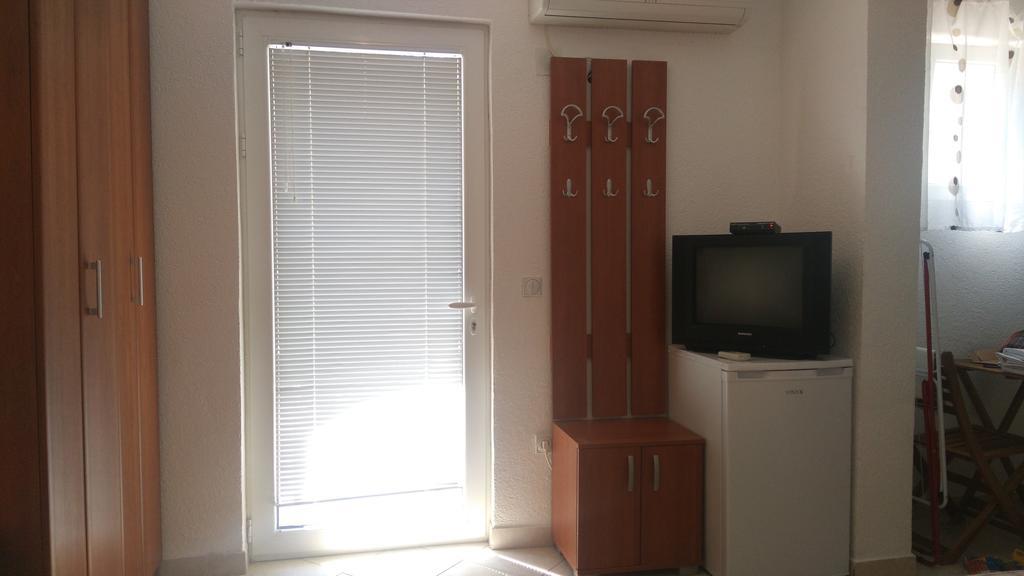 Apartments Lora Bar Bagian luar foto