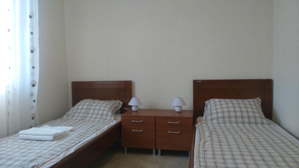 Apartments Lora Bar Bagian luar foto