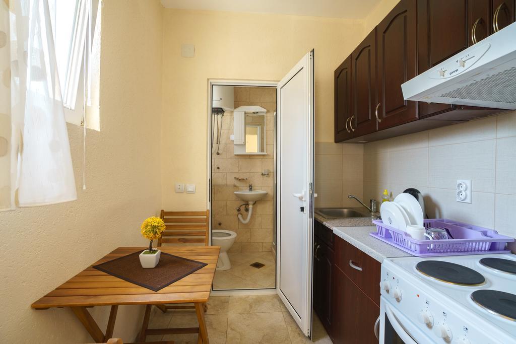 Apartments Lora Bar Bagian luar foto